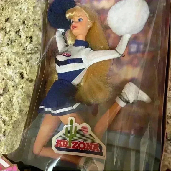 Arizona Wildcats Barbie Cheerleader Vintage 1996 Tucson AZ - Picture 8 of 12